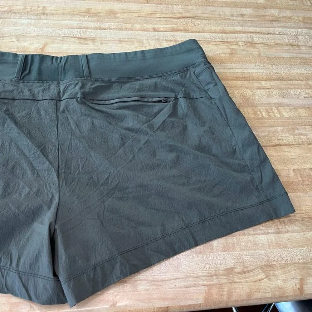 Athleta Trekkie North Short Olive Green Size 26 NWT XXL-XXXL SHIPS FAST